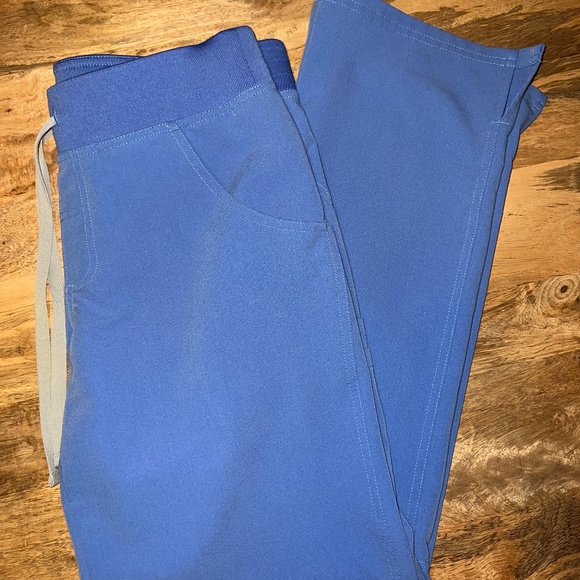 Figs Kade Cargo Scrub Pants - Picture 6 of 10